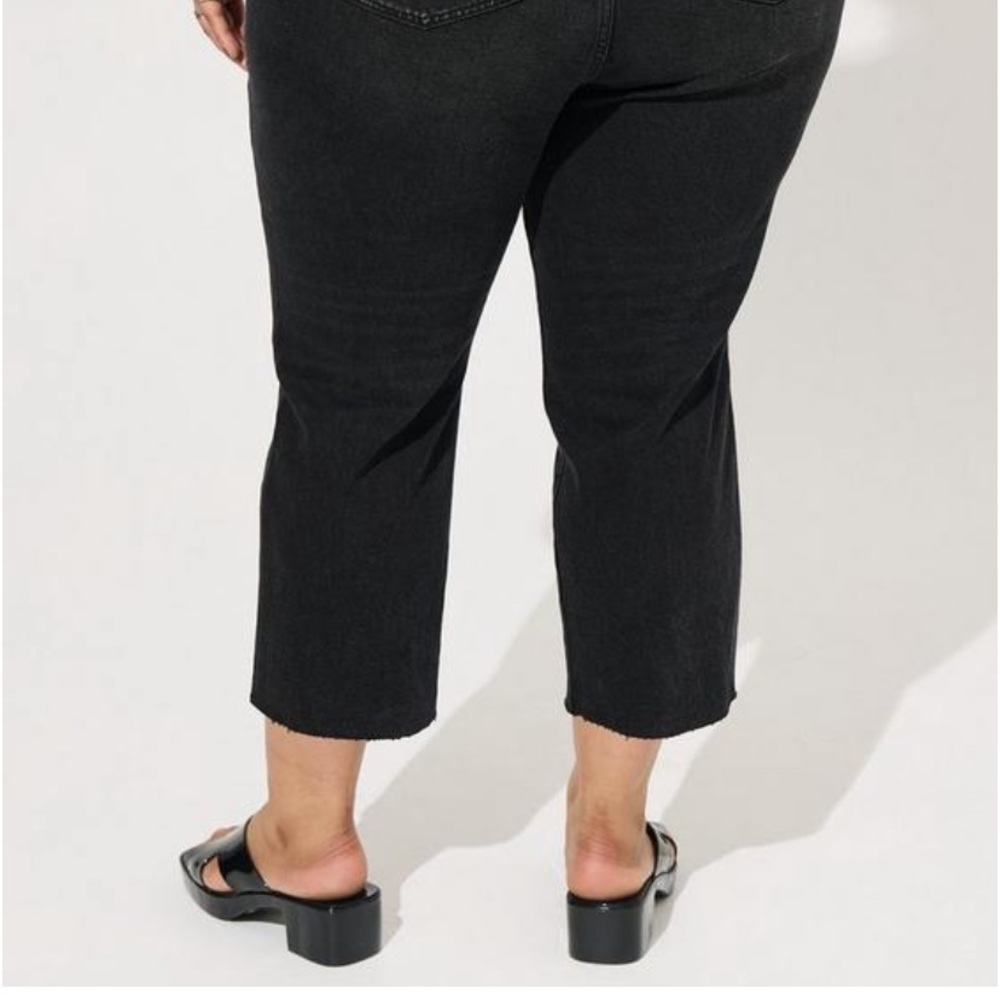 Torrid Black Cropped Mid-Rise Jeans - Picture 3 of 11
